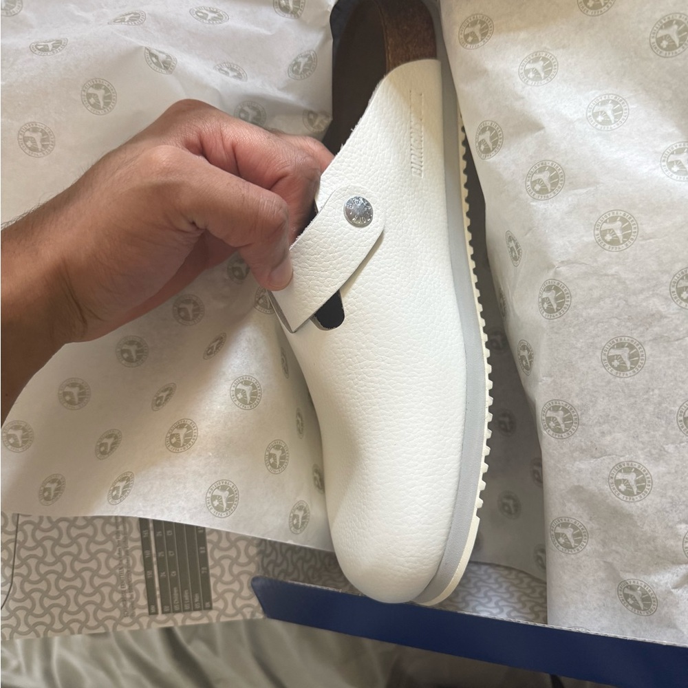 Birkenstock White size 9.5 US ( will be shipped after AUG 4th)